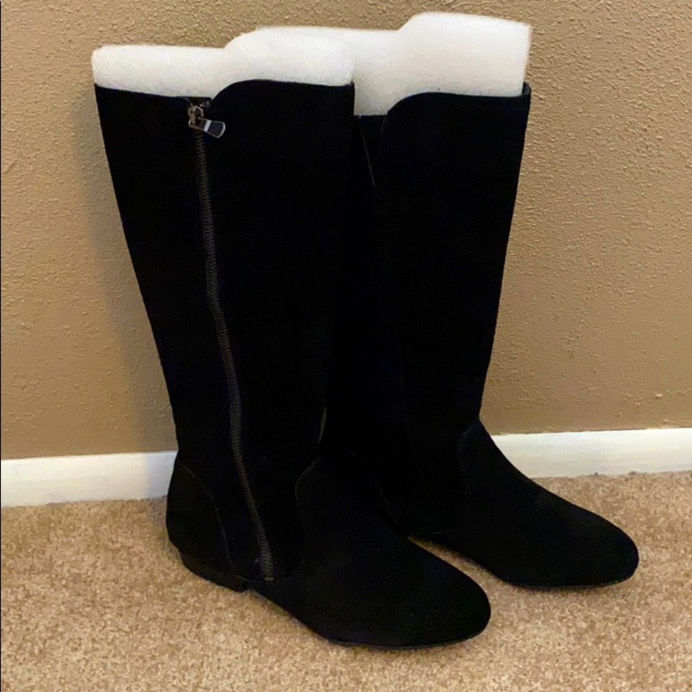 Gianni Bini Black suede boot - size 8.